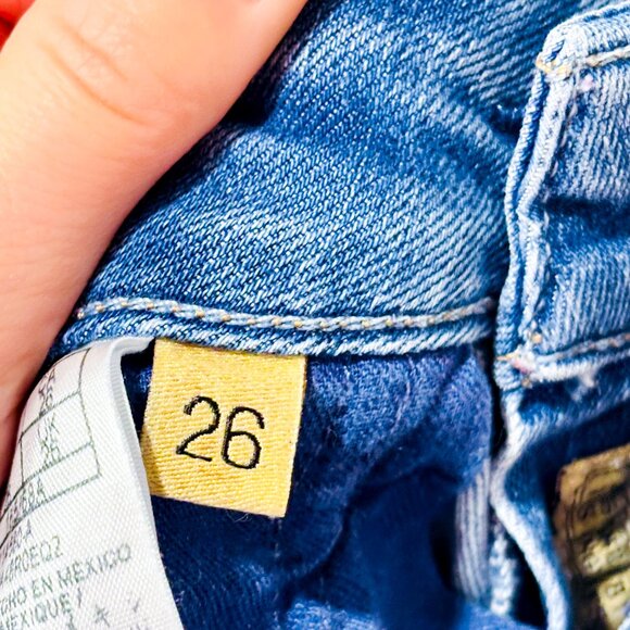 GUESS Brittney Light Wash Low-Rise Skinny Jeans | Size 26* - Picture 11 of 11